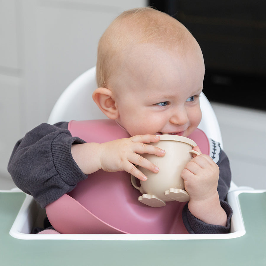 
            
                Load image into Gallery viewer, Eco friendly baby bib
            
        
